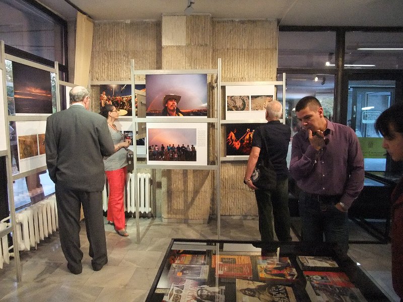 DSCF6509.JPG - Изложба на фотографии от Иво Данчев, текст Любомир Кюмюрджиев. Осъществява се в сътрудничество с Посолството на САЩ – София, със съдействието на Фондация „Америка за България” и с медийната подкрепа на списание „National Geographic България”.