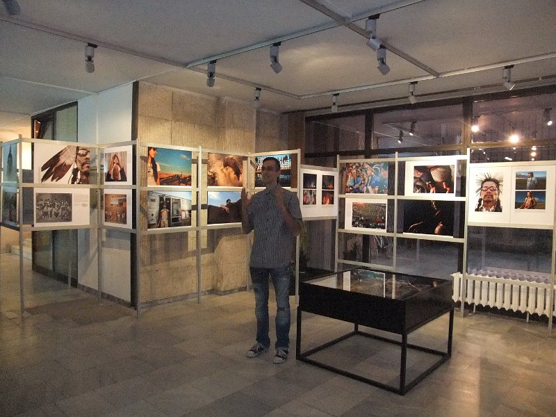 DSCF6526.JPG - Изложба на фотографии от Иво Данчев, текст Любомир Кюмюрджиев. Осъществява се в сътрудничество с Посолството на САЩ – София, със съдействието на Фондация „Америка за България” и с медийната подкрепа на списание „National Geographic България”.