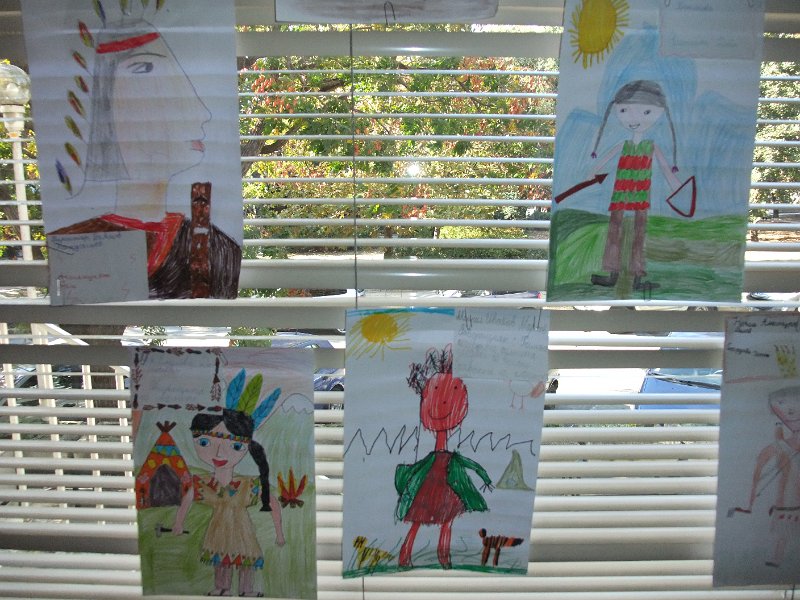 DSCF6366.JPG - Презентация и уъркшоп с участието на Българско индианско общество "Орлов кръг", ученици от частна детска занималня "Игралница–занималница" и второкласници от VII СОУ "Найден Геров", Варна. Осъществява се в сътрудничество с Посолството на САЩ – София, със съдействието на Фондация „Америка за България” и с медийната подкрепа на списание „National Geographic България”.