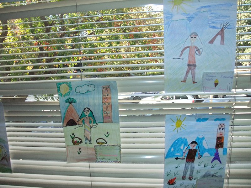 DSCF6368.JPG - Презентация и уъркшоп с участието на Българско индианско общество "Орлов кръг", ученици от частна детска занималня "Игралница–занималница" и второкласници от VII СОУ "Найден Геров", Варна. Осъществява се в сътрудничество с Посолството на САЩ – София, със съдействието на Фондация „Америка за България” и с медийната подкрепа на списание „National Geographic България”.