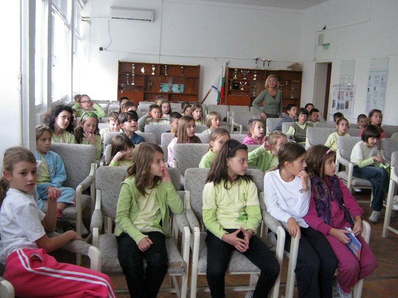 IMG_4742.JPG - Съвместна инициатива на издателство "Фют" и РБ "Пенчо Славейков"