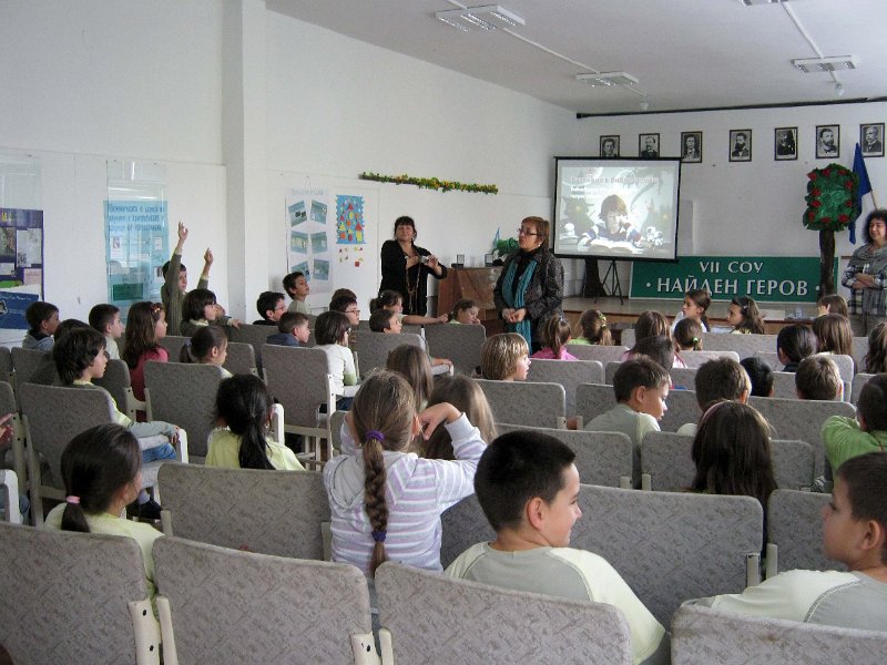 IMG_4747.JPG - Съвместна инициатива на издателство "Фют" и РБ "Пенчо Славейков"