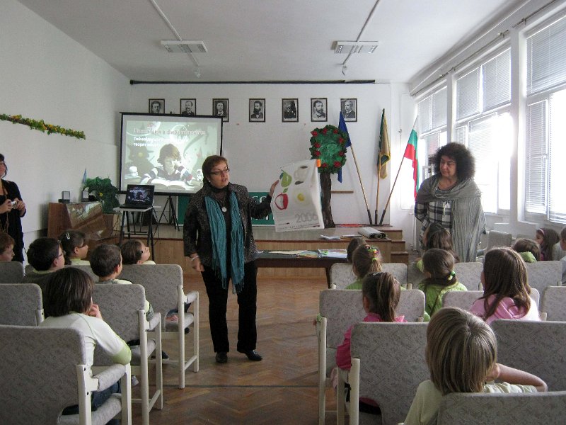 IMG_4752.JPG - Съвместна инициатива на издателство "Фют" и РБ "Пенчо Славейков"