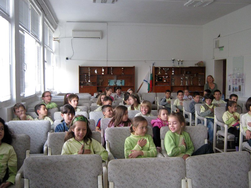 IMG_4762.JPG - Съвместна инициатива на издателство "Фют" и РБ "Пенчо Славейков"