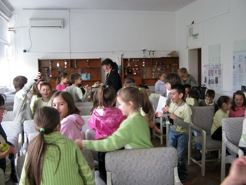 IMG_4769.JPG - Съвместна инициатива на издателство "Фют" и РБ "Пенчо Славейков"