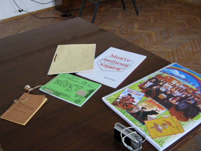 IMG_4770.JPG - Съвместна инициатива на издателство "Фют" и РБ "Пенчо Славейков"