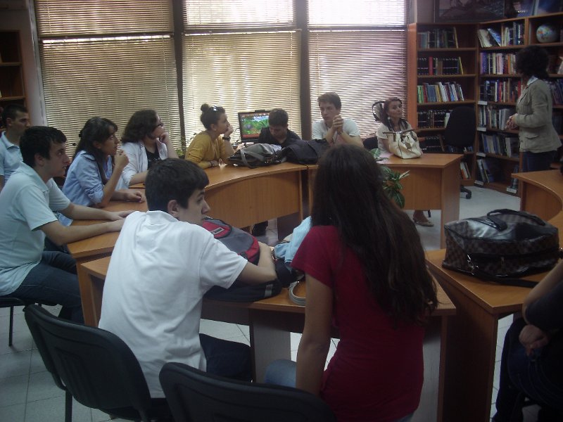 IMG_7384.JPG - Цикъл работни срещи с преподаватели и ученици от Първа езикова гимназия - Варна