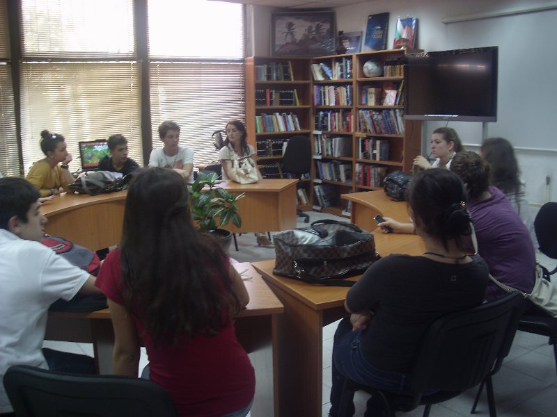 IMG_7391.JPG - Цикъл работни срещи с преподаватели и ученици от Първа езикова гимназия - Варна