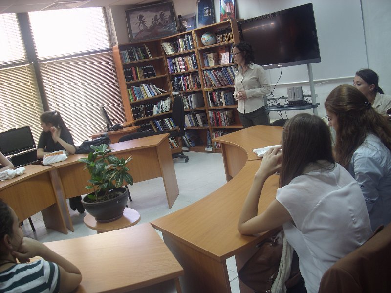 IMG_7422.JPG - Цикъл работни срещи с преподаватели и ученици от Първа езикова гимназия - Варна