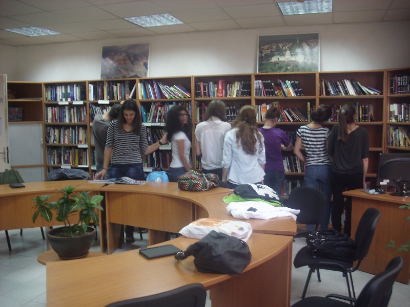 IMG_7430.JPG - Цикъл работни срещи с преподаватели и ученици от Първа езикова гимназия - Варна