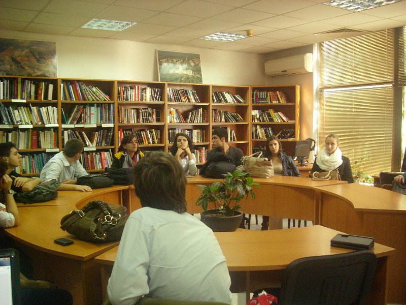 IMG_7439.JPG - Цикъл работни срещи с преподаватели и ученици от Първа езикова гимназия - Варна