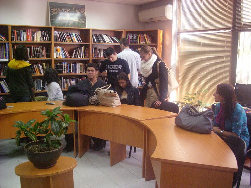 IMG_7442.JPG - Цикъл работни срещи с преподаватели и ученици от Първа езикова гимназия - Варна