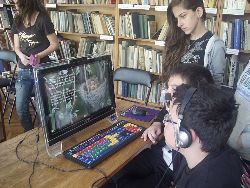 IMG_8060.JPG - "Възможност да се учим и забавляваме" в Американска читалня. С участието на ученици от ОУ "П. Волов".