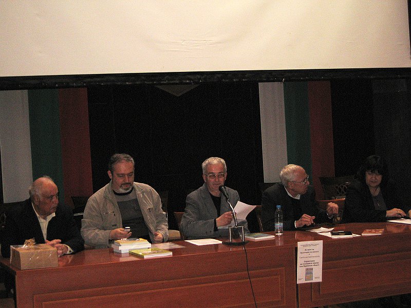 IMG_5614.JPG - Среща със Светослав Аджемлерски и представяне на неговата книга "Справочник на селищните имена във Варненска област". Съвместна проява с Исторически музей – Провадия.