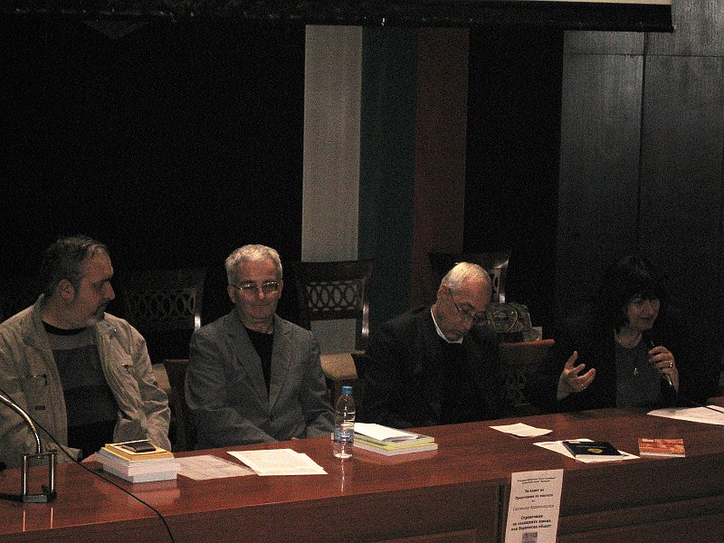 IMG_5620.JPG - Среща със Светослав Аджемлерски и представяне на неговата книга "Справочник на селищните имена във Варненска област". Съвместна проява с Исторически музей – Провадия.