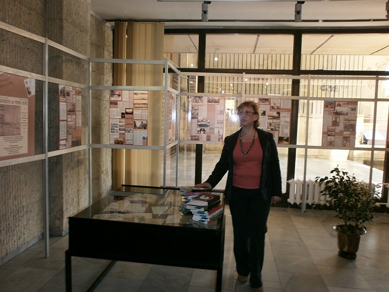 P4270371.JPG - Състезание в библиотеката - съвместно с Дирекция "Младежки дейности и спорт"