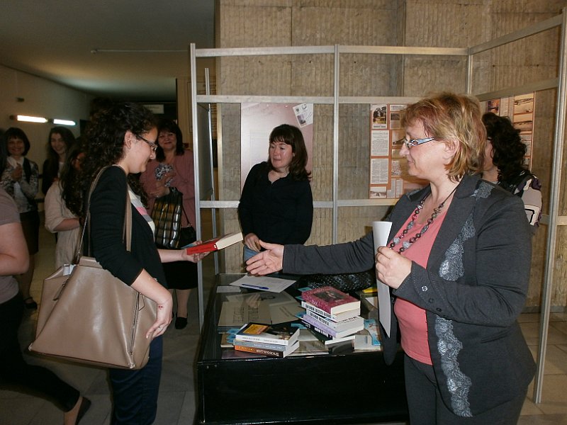 P4270379.JPG - Състезание в библиотеката - съвместно с Дирекция "Младежки дейности и спорт"