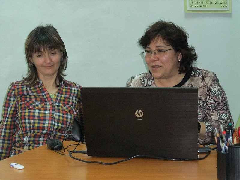 DSCF8417.JPG - Уебинарът е съвместна инициатива на Регионална библиотека "Пенчо Славейков", Програма "Глоб@лни библиотеки - България" и Регионалната здравна инспекция - Варна. Лектор - д-р Поптомова от РЗИ - Варна, специалист по хранене и диетика.