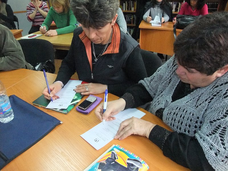 DSCF8427.JPG - Уебинарът е съвместна инициатива на Регионална библиотека "Пенчо Славейков", Програма "Глоб@лни библиотеки - България" и Регионалната здравна инспекция - Варна. Лектор - д-р Поптомова от РЗИ - Варна, специалист по хранене и диетика.