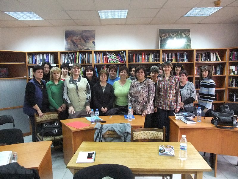 DSCF8429.JPG - Уебинарът е съвместна инициатива на Регионална библиотека "Пенчо Славейков", Програма "Глоб@лни библиотеки - България" и Регионалната здравна инспекция - Варна. Лектор - д-р Поптомова от РЗИ - Варна, специалист по хранене и диетика.