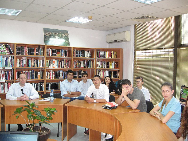 IMG_0013.JPG - Работна среща с преподаватели и ученици от Първа езикова гимназия - Варна