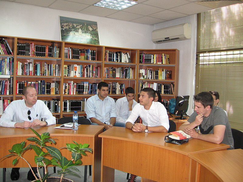 IMG_0015.JPG - Работна среща с преподаватели и ученици от Първа езикова гимназия - Варна