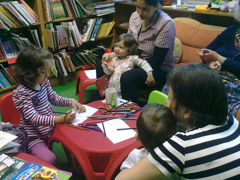 08052013702.jpg - Тема: "Зайчета немирници". Четем приказката "Вироглавото зайче" от Ангел Каралийчев и се учим да рисуваме Зайче Байче.