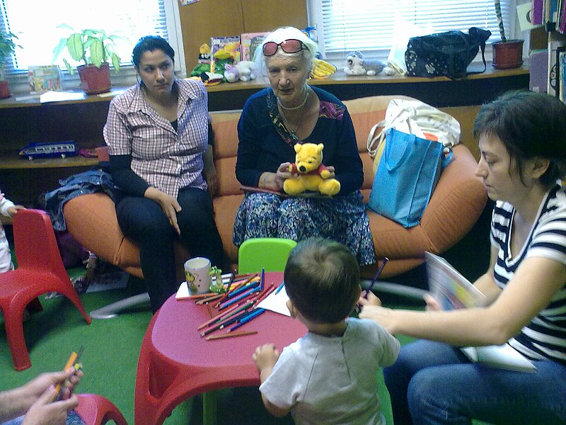 08052013708.jpg - Тема: "Зайчета немирници". Четем приказката "Вироглавото зайче" от Ангел Каралийчев и се учим да рисуваме Зайче Байче.