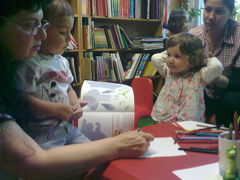 08052013717.jpg - Тема: "Зайчета немирници". Четем приказката "Вироглавото зайче" от Ангел Каралийчев и се учим да рисуваме Зайче Байче.