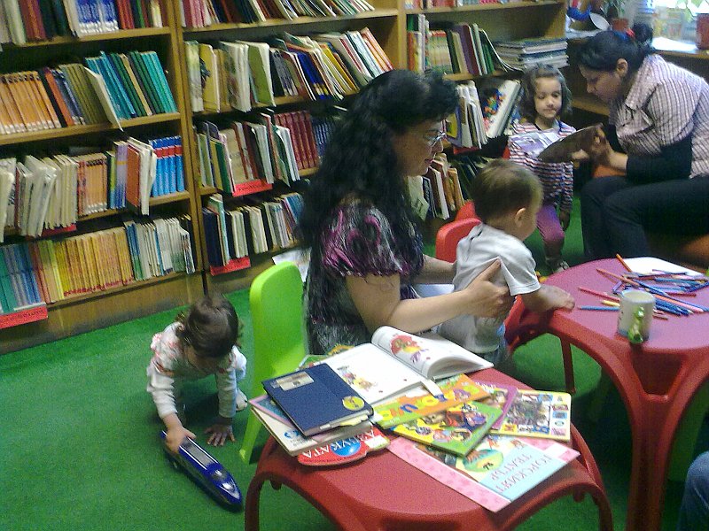 08052013728.jpg - Тема: "Зайчета немирници". Четем приказката "Вироглавото зайче" от Ангел Каралийчев и се учим да рисуваме Зайче Байче.