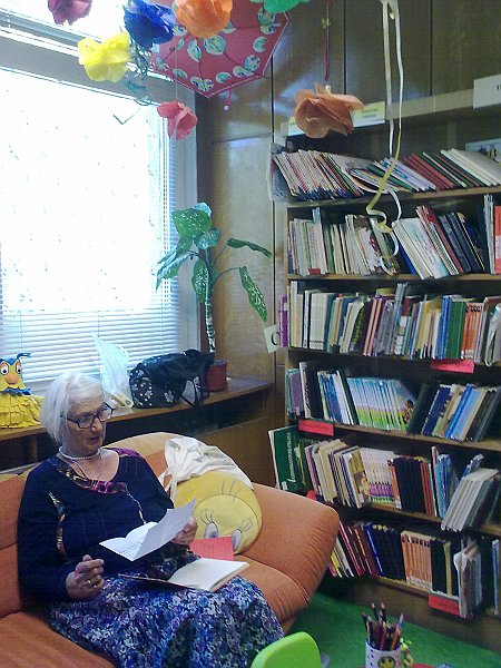 08052013752.jpg - Тема: "Зайчета немирници". Четем приказката "Вироглавото зайче" от Ангел Каралийчев и се учим да рисуваме Зайче Байче.