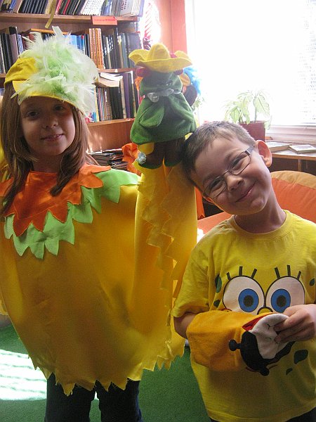 IMG_8152.JPG - Детски театър "Арти" гостува на малките читатели в "Стаята на приказките" в Националната библиотечна седмица