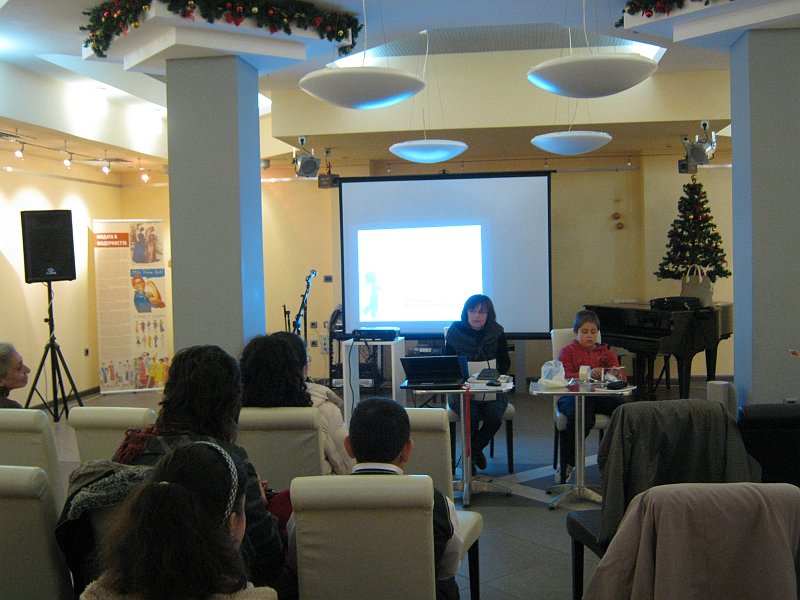 IMG_2142.JPG - Споделяне на опит и представяне на добри практики за работа с деца в РБ "Пенчо Славейков" - Варна. Презентации: Румяна Йовева - завеждащ Детски и Средношколски комплекс и Жечка Кираджиева