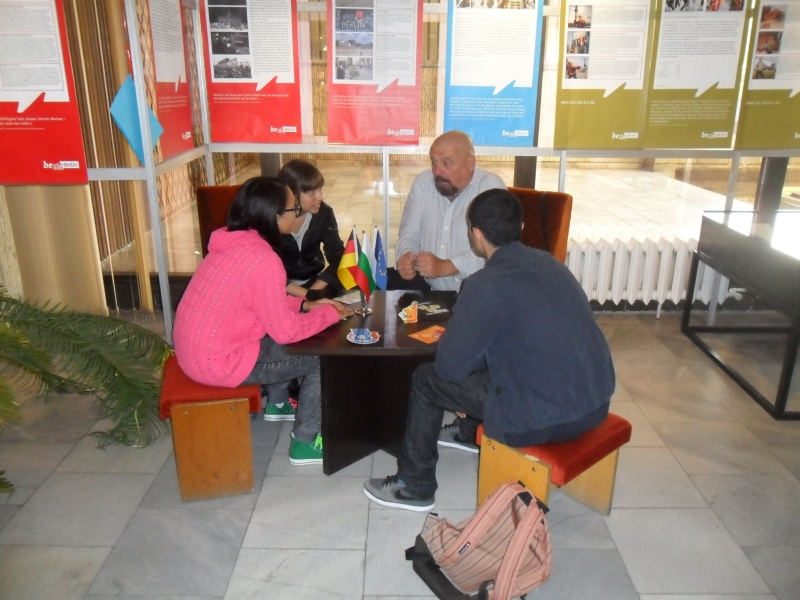 SAM_3967.JPG - Среща-разговор с представители на различни европейски езици /вместо заемане на книга - намиране на партньор за разговор/