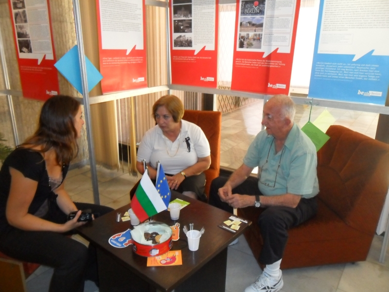 SAM_3985.JPG - Среща-разговор с представители на различни европейски езици /вместо заемане на книга - намиране на партньор за разговор/