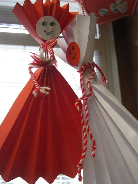 IMG_4156.JPG - Четем стихчета за Баба Марта и се учим да плетем мартенички