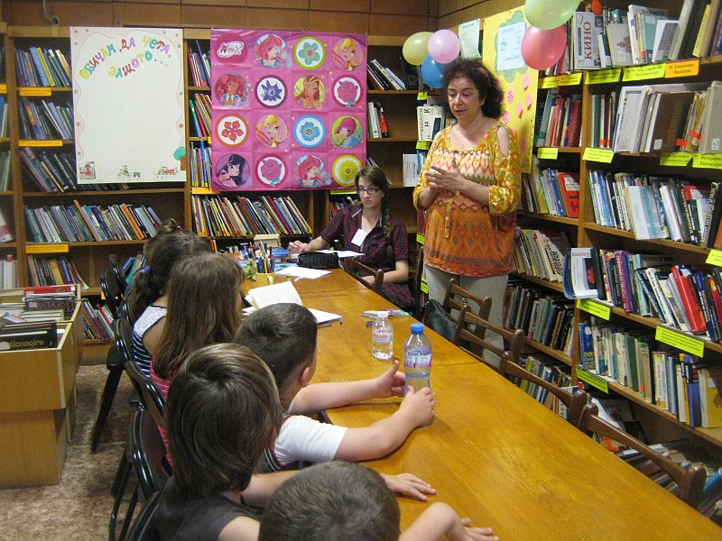 IMG_8660.JPG - Четене на приказки от Шекспир, преразказани за деца. С деца от Детски център "Портокал".