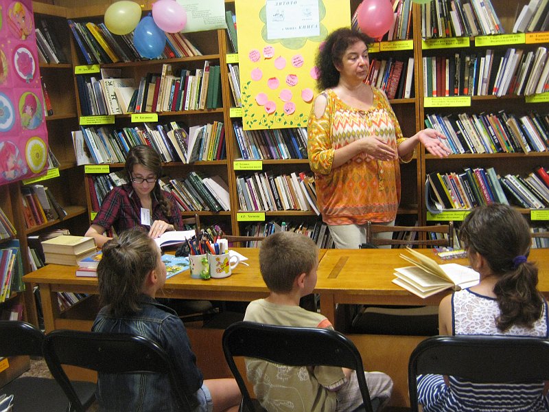 IMG_8661.JPG - Четене на приказки от Шекспир, преразказани за деца. С деца от Детски център "Портокал".