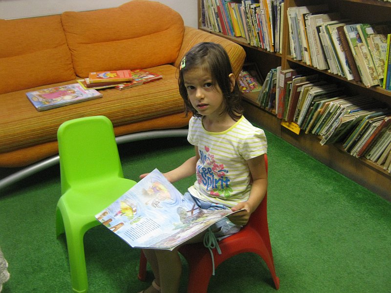 IMG_8665.JPG - Четем "Приказка за светулката" от Веса Паспалеева