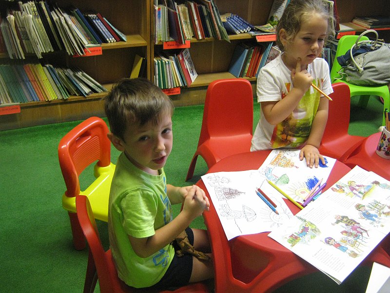 IMG_8679.JPG - Четем "Приказка за светулката" от Веса Паспалеева