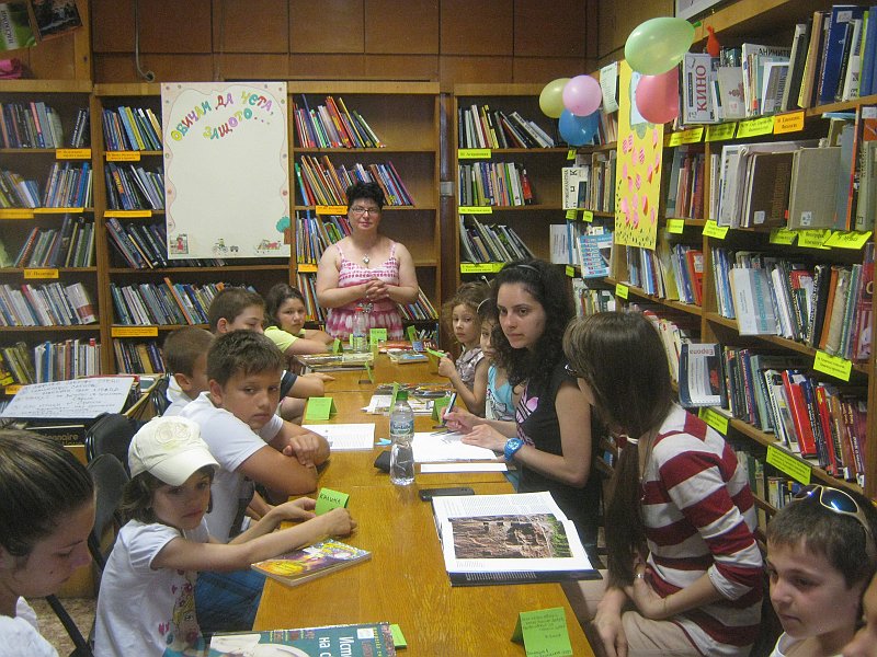 IMG_8767.JPG - Тема: "Удивителни открития, изгубени градове и съкровища". Откриваме древните чудеса на света и съставяме кръстословица по тази тема.