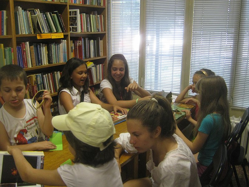 IMG_8777.JPG - Тема: "Удивителни открития, изгубени градове и съкровища". Откриваме древните чудеса на света и съставяме кръстословица по тази тема.