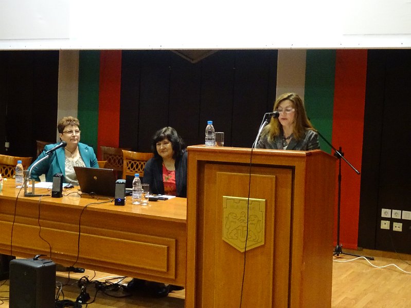 DSC01897.JPG - Приветствие от г-жа Антония Йовчева, директор на Дирекция "Култура и духовно развитие", Община Варна