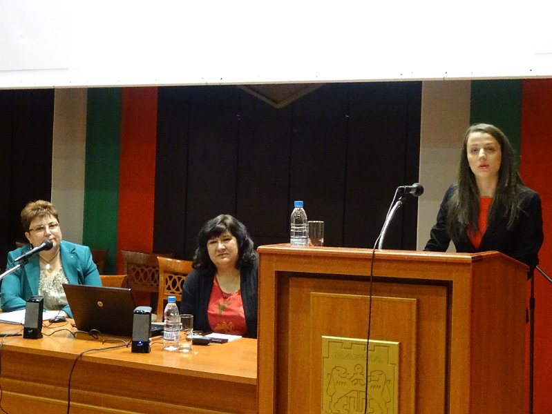 DSC01899.JPG - Приветствие от г-жа Деница Тодорова, представител на Областна администрация Варна