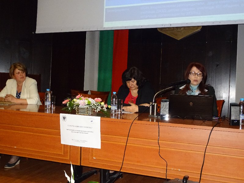 DSC01912.JPG - "Възможности за финансиране по оперативните програми „Развитие на човешките ресурси“ и „Наука и образование за интелигентен растеж“ - инж. Виктория Николова, управител на Областен информационен център - Варна