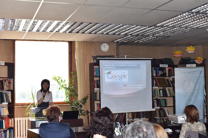 DSC_5196.JPG - “Ролята на библиотеката в дигиталния свят – брокер на информация,консултант и създател на нови, специализирани БД”, Румяна Радева, библиотека при МУ ”Д-р Параскев Стоянов”, Варна