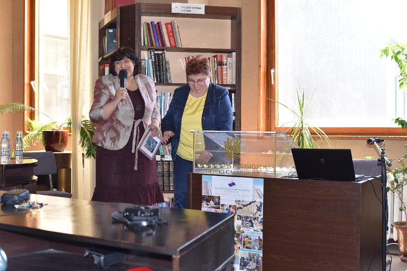 DSC_5240.JPG - Представяне на сборника “Жрец и воин на живота”, посветен на 150 години от рождението на Пенчо Славейков, издание на РБ „Пенчо Славейков”