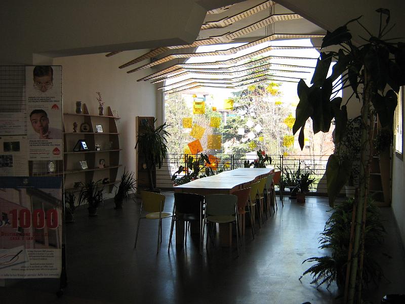 bol_1_2.jpg - Първите работни срещи на семинара - Casa dell Solidarieta (Casalecchio di Reno) – център, изграден с доброволчески труд след трагичен инцидент  през 1990 г. с катастрофирал самолет, отнел живота на 12 деца