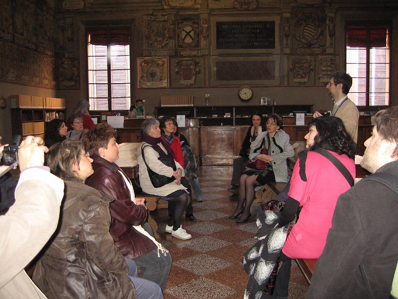 bol_3_8.jpg - Посещение на  Biblioteca Archiginnasio – университетската библиотека на Болоня, забележителна с дългата си история и особено богата книжна колекция