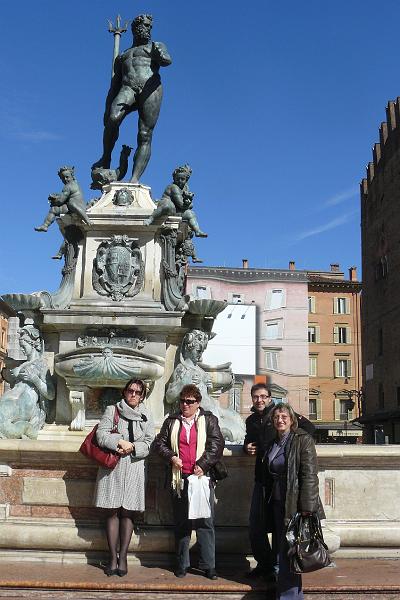 bol_4_3.jpg - Пред фонтана на Нептун, Болоня
